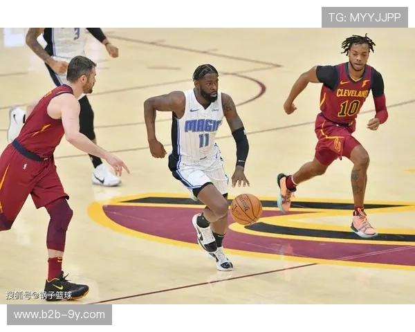 魔术侧翼低位单打见效，短传策应破解联防成亮点