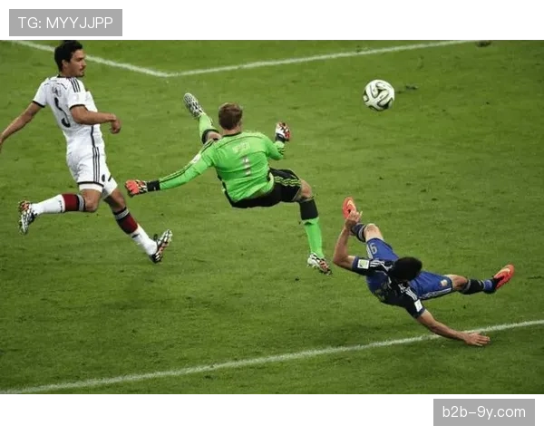 门将参与进攻成常态:2026年欧冠门将传球至进攻三区数据大幅上升。 门将参与进攻成常态:2026年欧冠门将传球至进攻三区数据大幅上升。